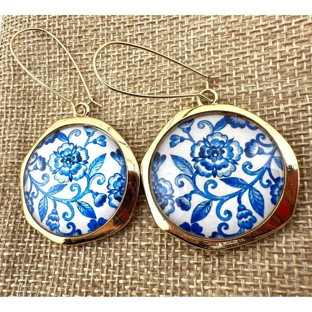 Cobalt Blue Floral Epoxy‎ Resin Round Gold Tone Earrings - Picture 4 of 4